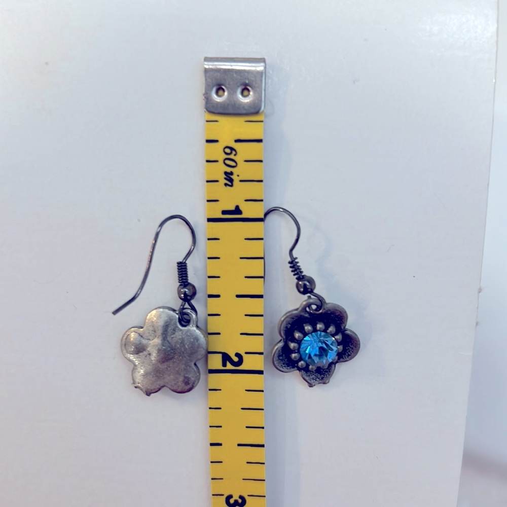 Beautiful flower with blue rhinestone in center hook earrings
